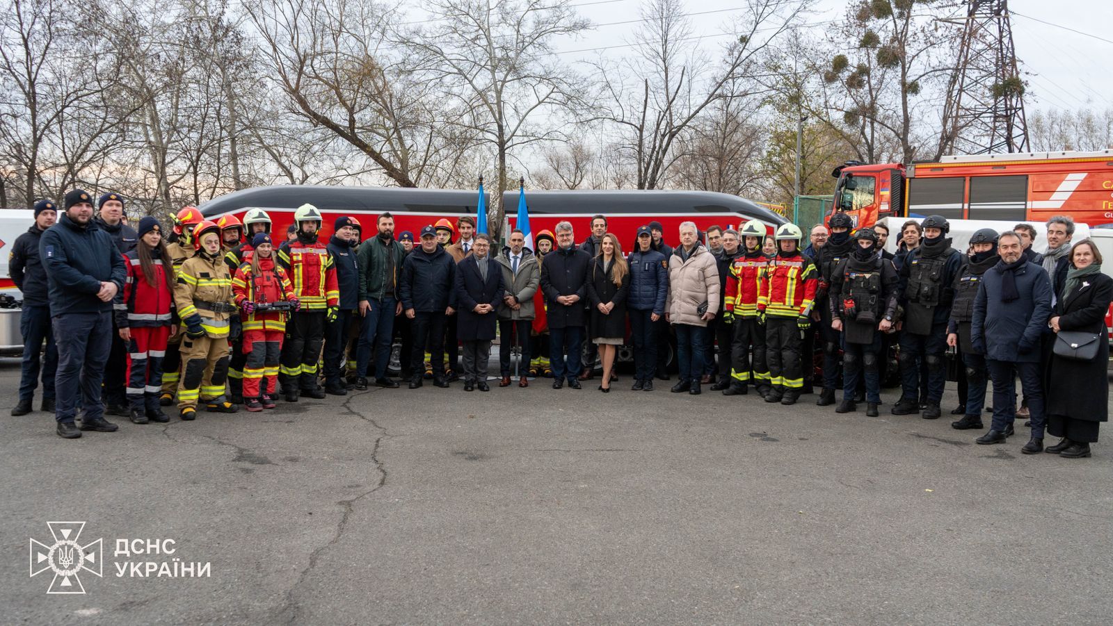 Shark Robotics - In Ukraine, Shark Robotics, Ukrainian firefighters (SESU) and French authorities celebrate the deployment of 40 Colossus robots  to strengthen the country’s resilience against drone attacks